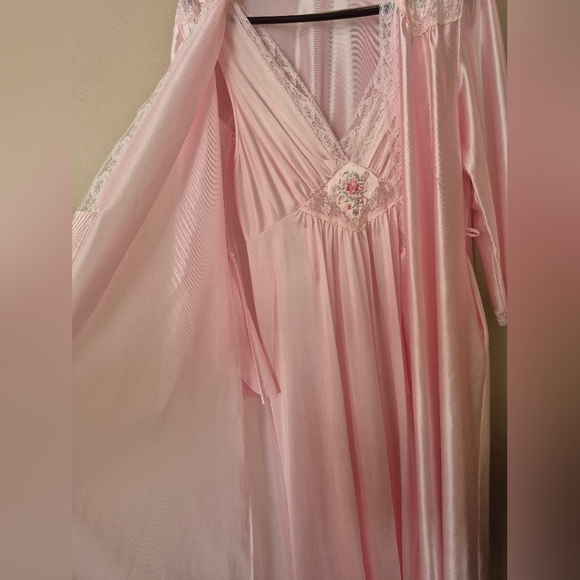 Vintage Lorraine Robe & Nightgown Set - Picture 5 of 16